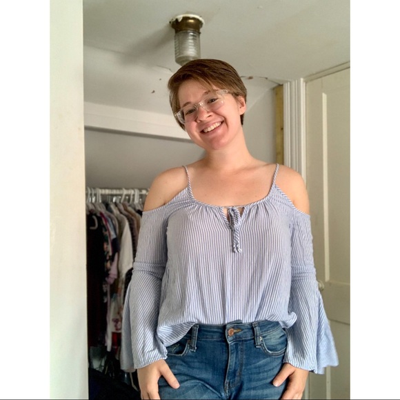 Hollister off the shoulder blouse - Picture 4 of 4